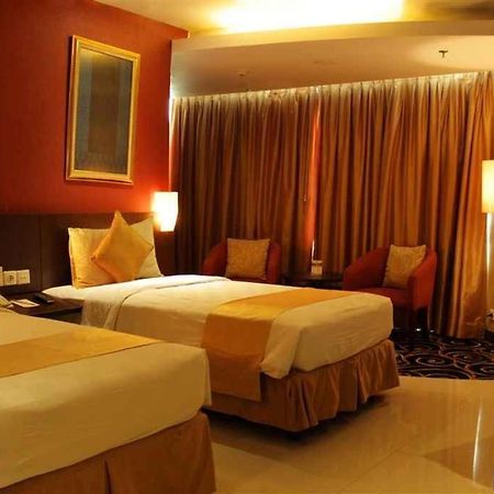 Horison Balairung Yakarta Exterior foto