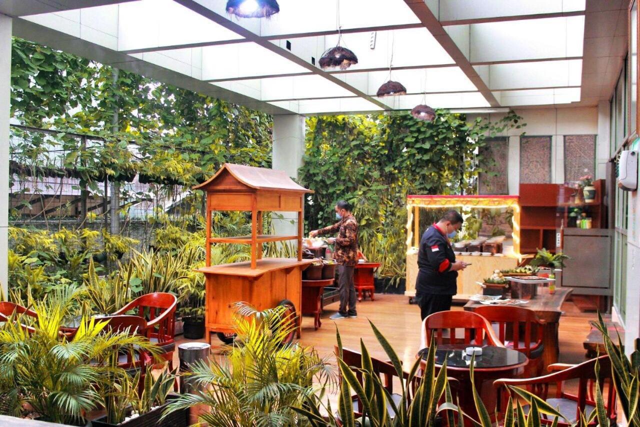 Horison Balairung Yakarta Exterior foto