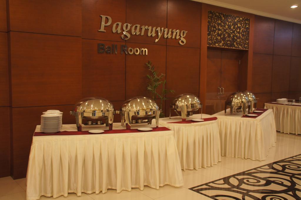 Horison Balairung Yakarta Exterior foto