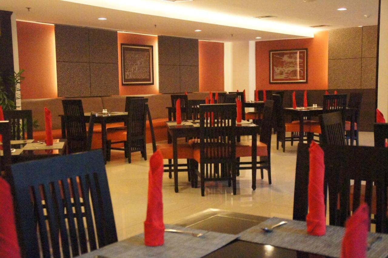 Horison Balairung Yakarta Exterior foto